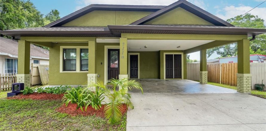 House in Tampa, Florida 4 bedrooms, 195.56 sq.m. № 1295656