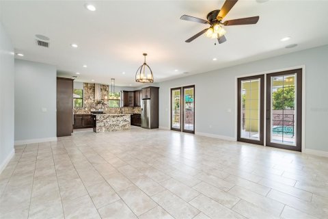 Casa en venta en Tampa, Florida, 4 dormitorios, 195.56 m2 № 1295656 - foto 15