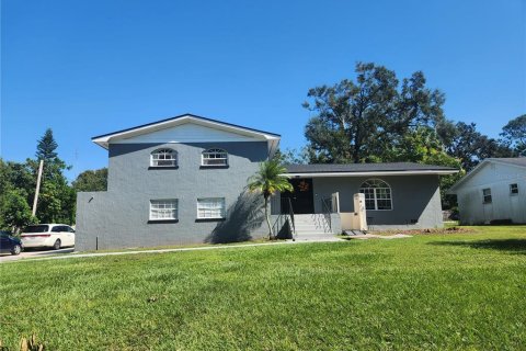 House in Lakeland, Florida 4 bedrooms, 237.46 sq.m. № 1402198 - photo 1