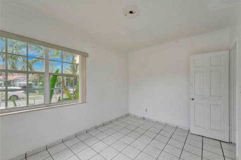 House in Miami, Florida 4 bedrooms, 128.76 sq.m. № 1095694 - photo 19