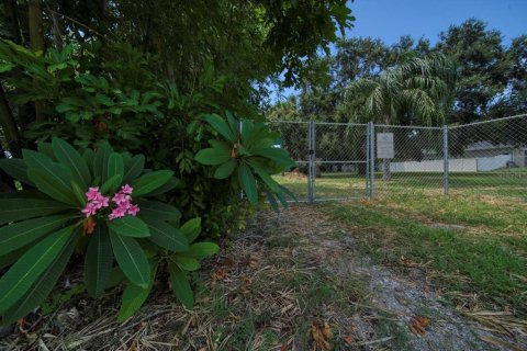 Terreno en venta en Largo, Florida № 1337949 - foto 2