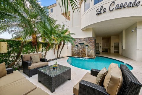 Condo in Fort Lauderdale, Florida, 4 bedrooms  № 1135421 - photo 1