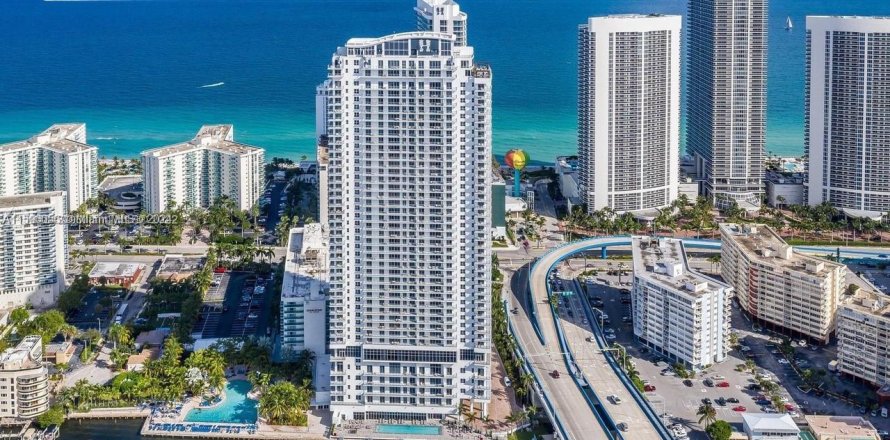 Condo in Hallandale Beach, Florida, 1 bedroom  № 924762