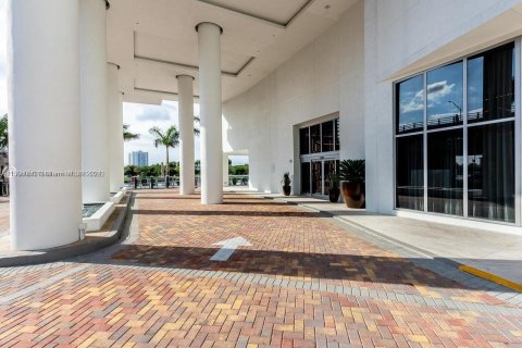 Condo in Hallandale Beach, Florida, 1 bedroom  № 924762 - photo 8