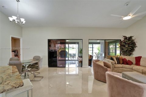 House in Boynton Beach, Florida 3 bedrooms, 127.37 sq.m. № 1269128 - photo 26