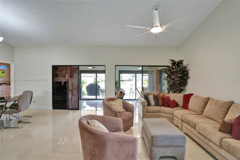 House in Boynton Beach, Florida 3 bedrooms, 127.37 sq.m. № 1269128 - photo 27