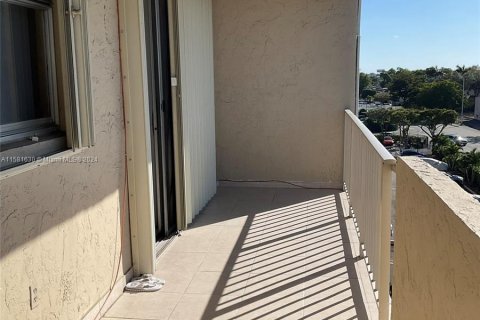 Condominio en venta en Hialeah, Florida, 3 dormitorios, 113.53 m2 № 1160142 - foto 13