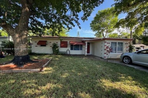 Villa ou maison à vendre à Dania Beach, Floride: 3 chambres, 143.26 m2 № 1328659 - photo 1