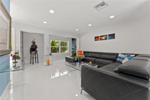 Casa en venta en Cutler Bay, Florida, 4 dormitorios, 242.01 m2 № 1330046 - foto 13