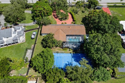 Villa ou maison à vendre à Cutler Bay, Floride: 4 chambres, 242.01 m2 № 1330046 - photo 1