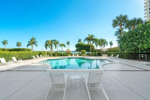 Condo in West Palm Beach, Florida, 1 bedroom  № 619625 - photo 9