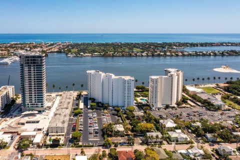 Condo in West Palm Beach, Florida, 1 bedroom  № 619625 - photo 3