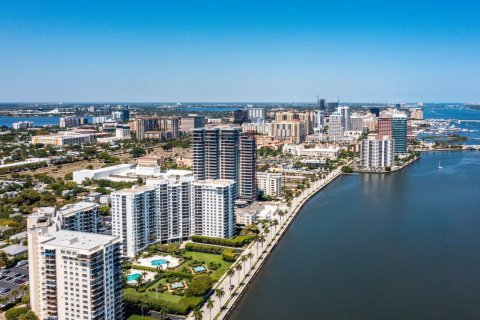 Condo in West Palm Beach, Florida, 1 bedroom  № 619625 - photo 1