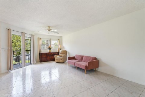 Copropriété à vendre à Pembroke Pines, Floride: 1 chambre, 98.1 m2 № 1282289 - photo 5