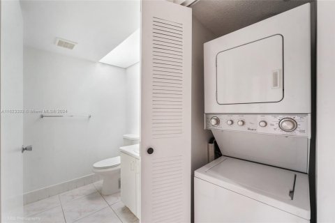 Copropriété à vendre à Pembroke Pines, Floride: 1 chambre, 98.1 m2 № 1282289 - photo 14