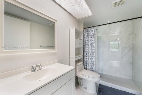 Copropriété à vendre à Pembroke Pines, Floride: 1 chambre, 98.1 m2 № 1282289 - photo 12