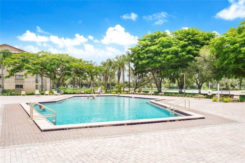 Copropriété à vendre à Pembroke Pines, Floride: 1 chambre, 98.1 m2 № 1282289 - photo 19