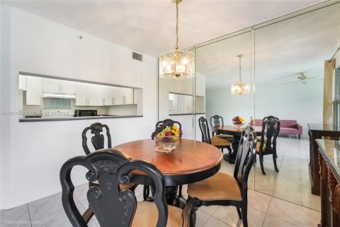 Condominio en venta en Pembroke Pines, Florida, 1 dormitorio, 98.1 m2 № 1282289 - foto 7