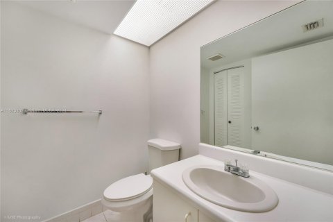 Copropriété à vendre à Pembroke Pines, Floride: 1 chambre, 98.1 m2 № 1282289 - photo 13