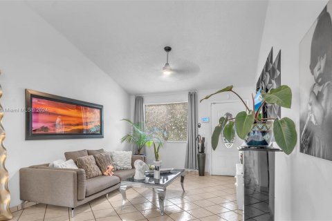 Adosado en venta en Miami, Florida, 2 dormitorios, 86.96 m2 № 1282290 - foto 23