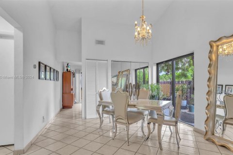 Townhouse in Miami, Florida 2 bedrooms, 86.96 sq.m. № 1282290 - photo 9