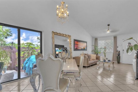 Townhouse in Miami, Florida 2 bedrooms, 86.96 sq.m. № 1282290 - photo 10