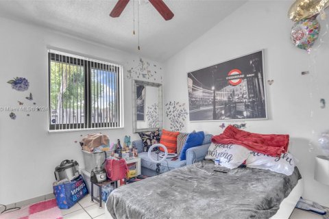 Touwnhouse à vendre à Miami, Floride: 2 chambres, 86.96 m2 № 1282290 - photo 15