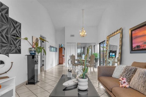 Touwnhouse à vendre à Miami, Floride: 2 chambres, 86.96 m2 № 1282290 - photo 5