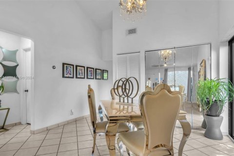 Townhouse in Miami, Florida 2 bedrooms, 86.96 sq.m. № 1282290 - photo 7