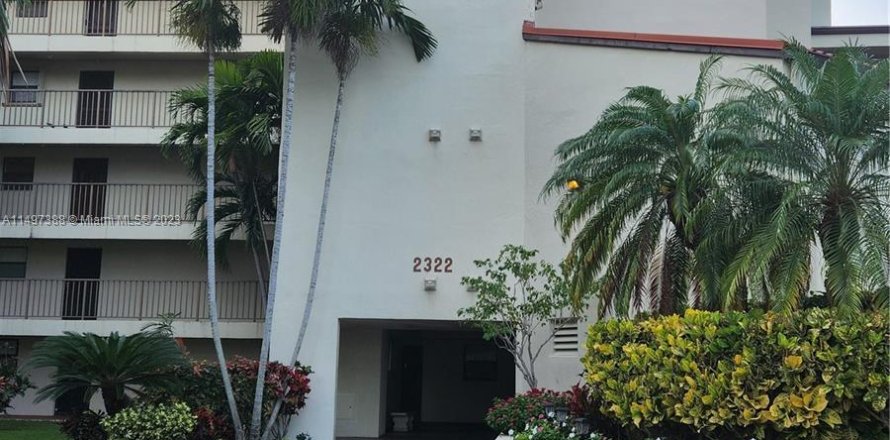 Condominio en Pompano Beach, Florida, 2 dormitorios  № 883749