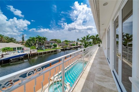 House in Fort Lauderdale, Florida 5 bedrooms, 575.53 sq.m. № 542984 - photo 15
