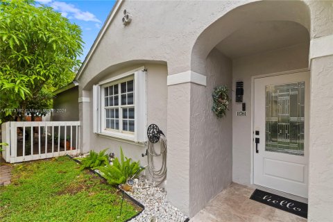 Villa ou maison à vendre à Pembroke Pines, Floride: 3 chambres, 121.14 m2 № 1399784 - photo 3