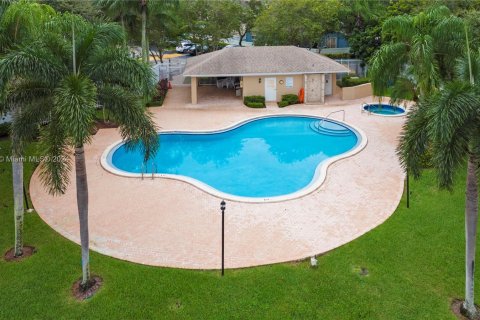 Villa ou maison à vendre à Pembroke Pines, Floride: 3 chambres, 121.14 m2 № 1399784 - photo 2