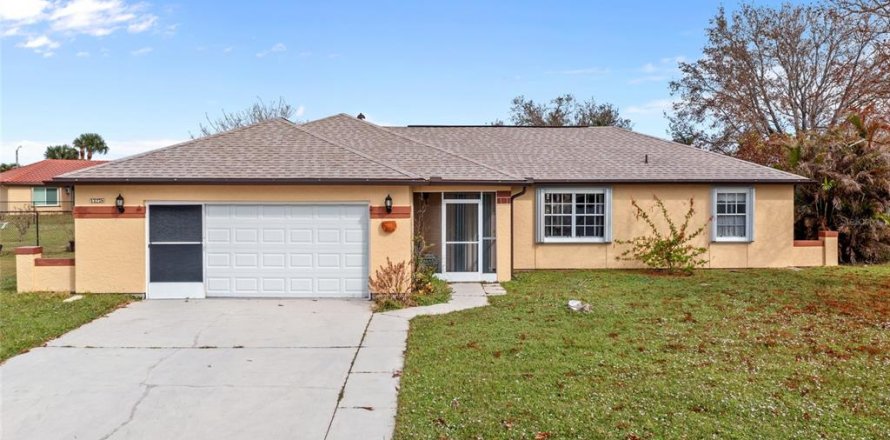 House in Port Charlotte, Florida 3 bedrooms, 157.75 sq.m. № 1420438