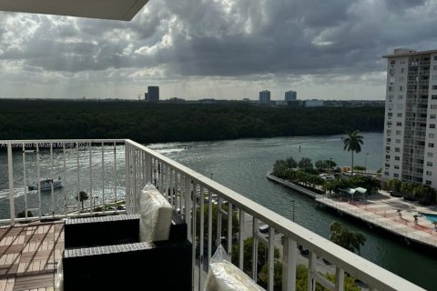 Condo in Sunny Isles Beach, Florida, 2 bedrooms  № 1209735 - photo 29