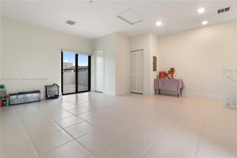 Townhouse in URBANA in Doral, Florida 3 bedrooms, 188.22 sq.m. № 1291985 - photo 24