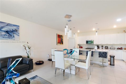 Townhouse in URBANA in Doral, Florida 3 bedrooms, 188.22 sq.m. № 1291985 - photo 7