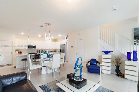 Townhouse in URBANA in Doral, Florida 3 bedrooms, 188.22 sq.m. № 1291985 - photo 9