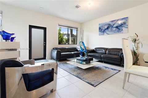 Townhouse in URBANA in Doral, Florida 3 bedrooms, 188.22 sq.m. № 1291985 - photo 6