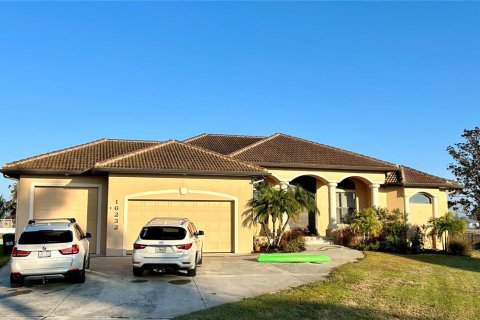 Villa ou maison à vendre à Punta Gorda, Floride: 3 chambres, 285.02 m2 № 992257 - photo 1