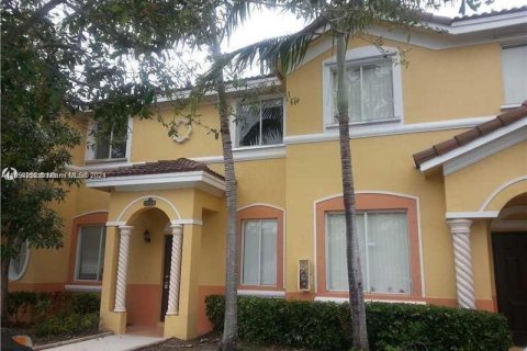 Townhouse in Homestead, Florida 3 bedrooms, 120.96 sq.m. № 1348898 - photo 1