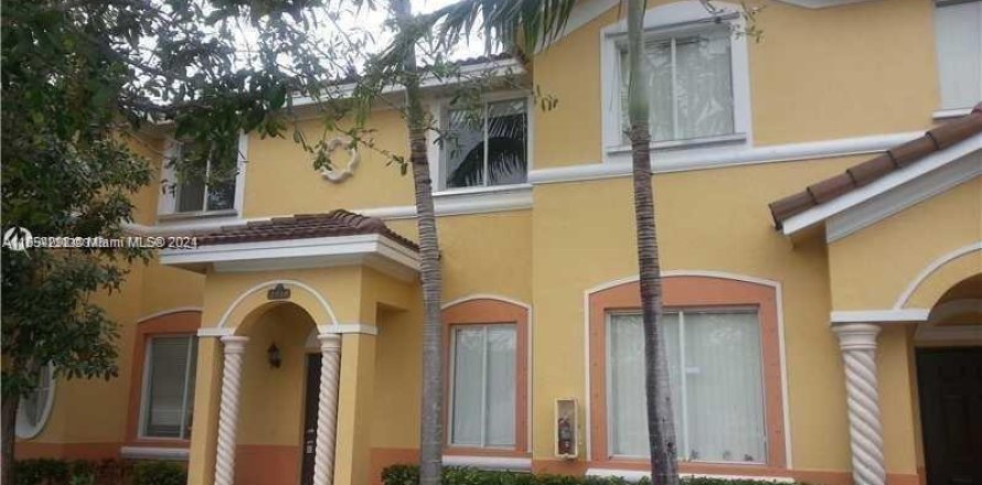 Townhouse in Homestead, Florida 3 bedrooms, 120.96 sq.m. № 1348898