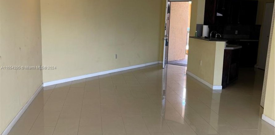 Condo in Hialeah, Florida, 2 bedrooms  № 1348896