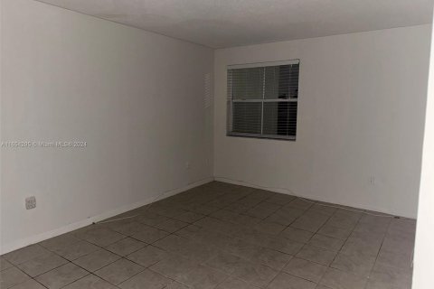 Copropriété à louer à Hialeah, Floride: 2 chambres, 91.23 m2 № 1348896 - photo 12