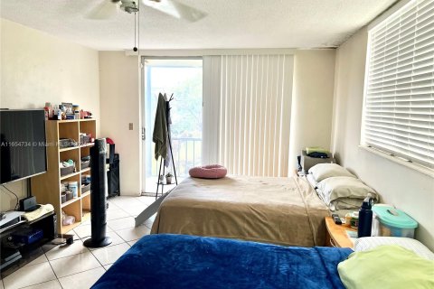 Condominio en venta en North Miami, Florida, 1 dormitorio, 81.57 m2 № 1352167 - foto 8