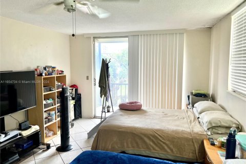 Condo in North Miami, Florida, 1 bedroom  № 1352167 - photo 3