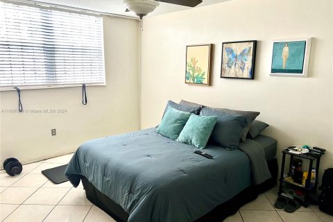 Condominio en venta en North Miami, Florida, 1 dormitorio, 81.57 m2 № 1352167 - foto 19