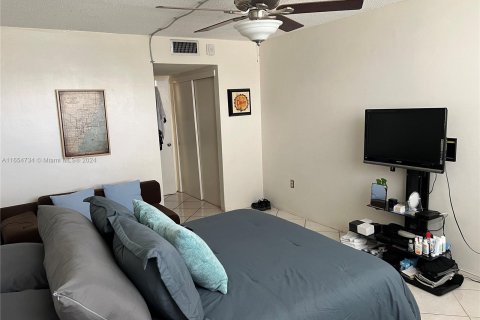 Copropriété à vendre à North Miami, Floride: 1 chambre, 81.57 m2 № 1352167 - photo 22