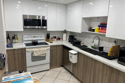 Condominio en venta en North Miami, Florida, 1 dormitorio, 81.57 m2 № 1352167 - foto 15