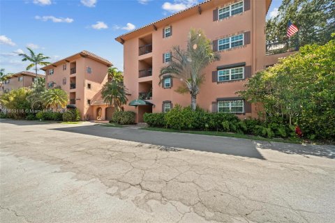 Condo in Fort Lauderdale, Florida, 2 bedrooms  № 1352130 - photo 1